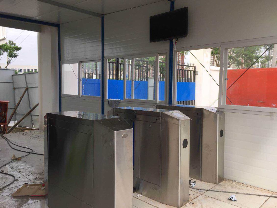 郑州工地门禁系统通道闸机如何安装